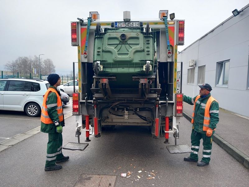 Kamion u vrtiću razveselio djecu
