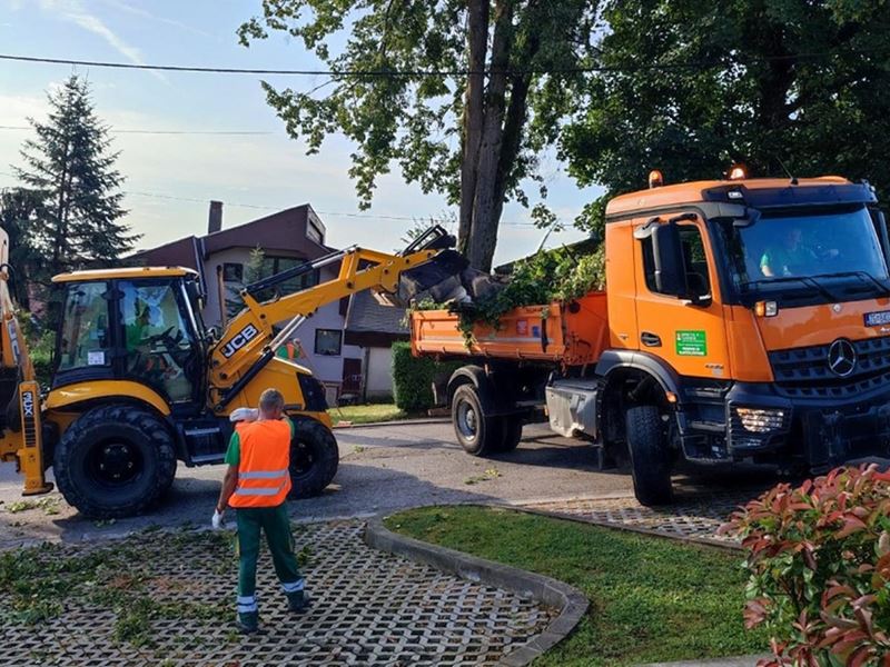 Službe Komunalca i dalje na terenu