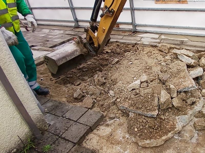 Obnova opločnika kod klizališta