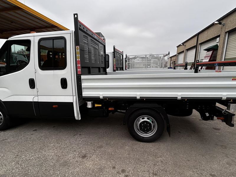 Osam novih kombi vozila