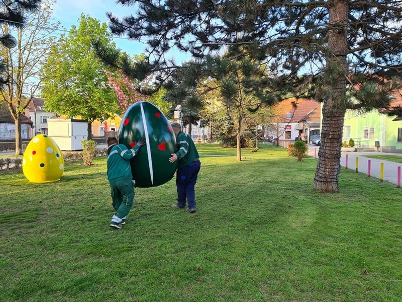 Postavljene pisanice na Trg Matice hrvatske