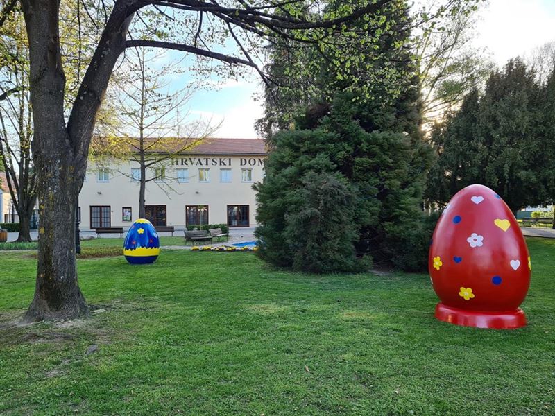 Postavljene pisanice na Trg Matice hrvatske